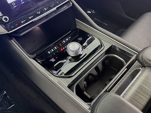 Used 2024 Jeep Wagoneer Series III AWD/4WD image 6