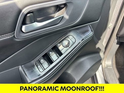 Used 2023 Nissan Rogue SV w/ SV Premium Package image 17