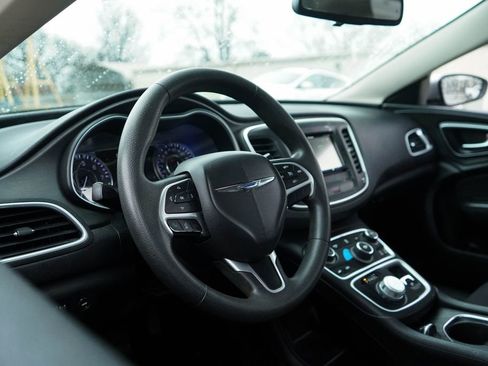 Used 2016 Chrysler 200 Limited image 7