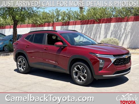 Used 2025 Chevrolet Trax LT w/ Driver Confidence Package FWD image 1