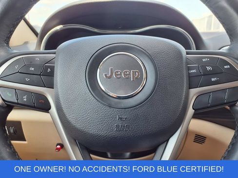 Used 2019 Jeep Grand Cherokee Laredo AWD/4WD image 14