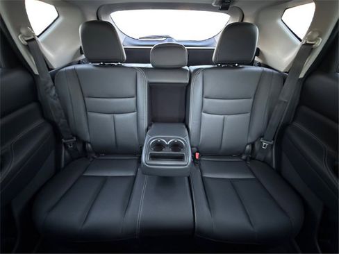 Used 2022 Nissan Murano SV w/ SV Midnight Edition Package image 16