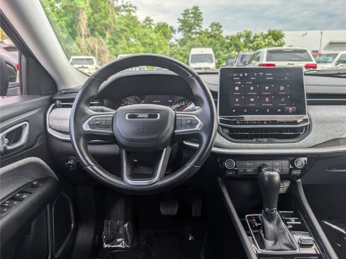 Used 2022 Jeep Compass Latitude AWD/4WD image 18