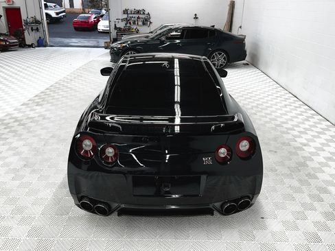 Used 2016 Nissan GT-R Premium AWD/4WD image 9