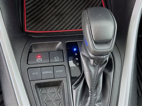 Used 2019 Toyota RAV4 LE image 19