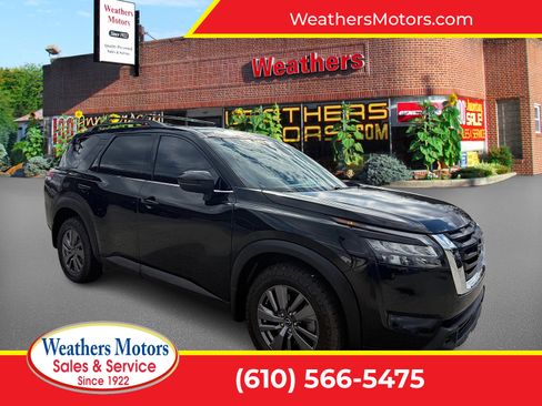 Used 2023 Nissan Pathfinder SV image 1