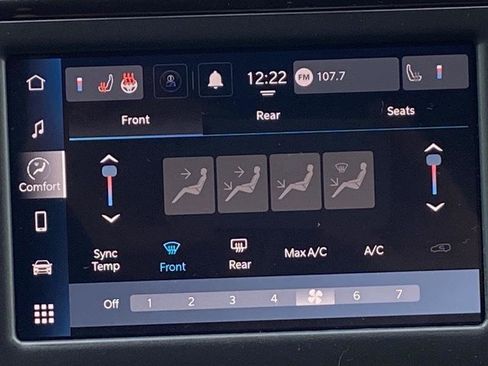 Used 2024 Chrysler Voyager LX image 9