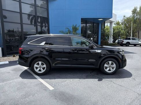 Used 2023 Kia Sorento LX FWD image 9