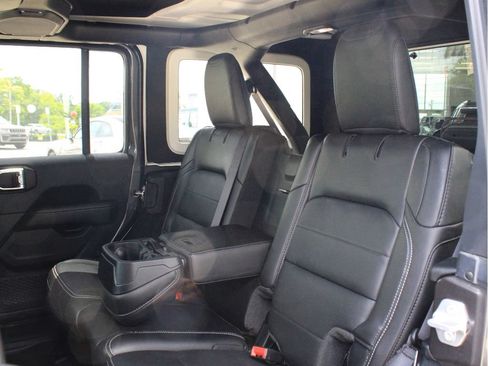 Used 2022 Jeep Wrangler Unlimited Sahara AWD/4WD image 32