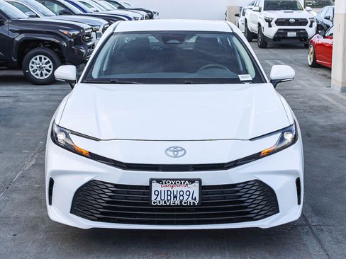 Used 2025 Toyota Camry LE image 2