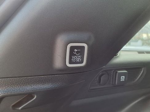 Used 2025 Jeep Grand Cherokee Limited w/ Black Appearance Package image 29