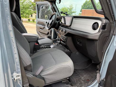 Used 2024 Jeep Gladiator Sport AWD/4WD image 28