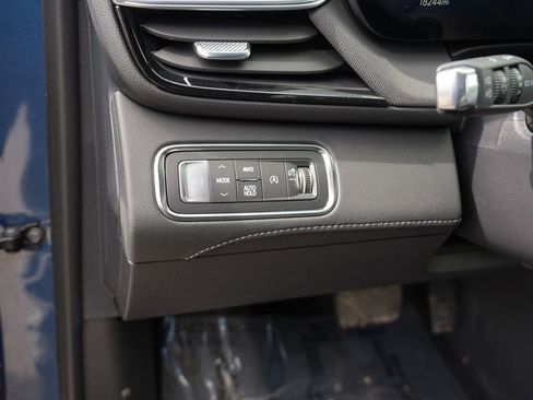 Used 2025 Buick Enclave Preferred image 17