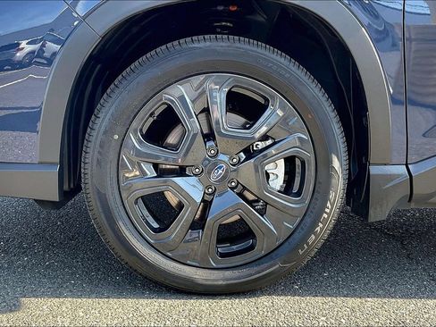 Certified 2025 Subaru Ascent Bronze Edition w/ Onyx Package AWD/4WD image 11