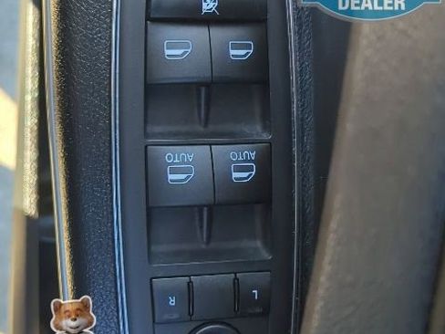 Used 2023 Chrysler 300 Touring w/ Sport Appearance Package image 13