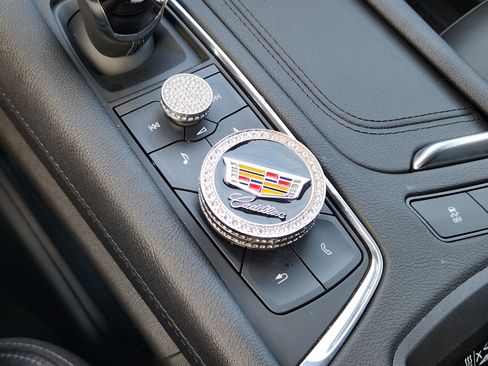 Used 2023 Cadillac XT6 Premium Luxury image 28