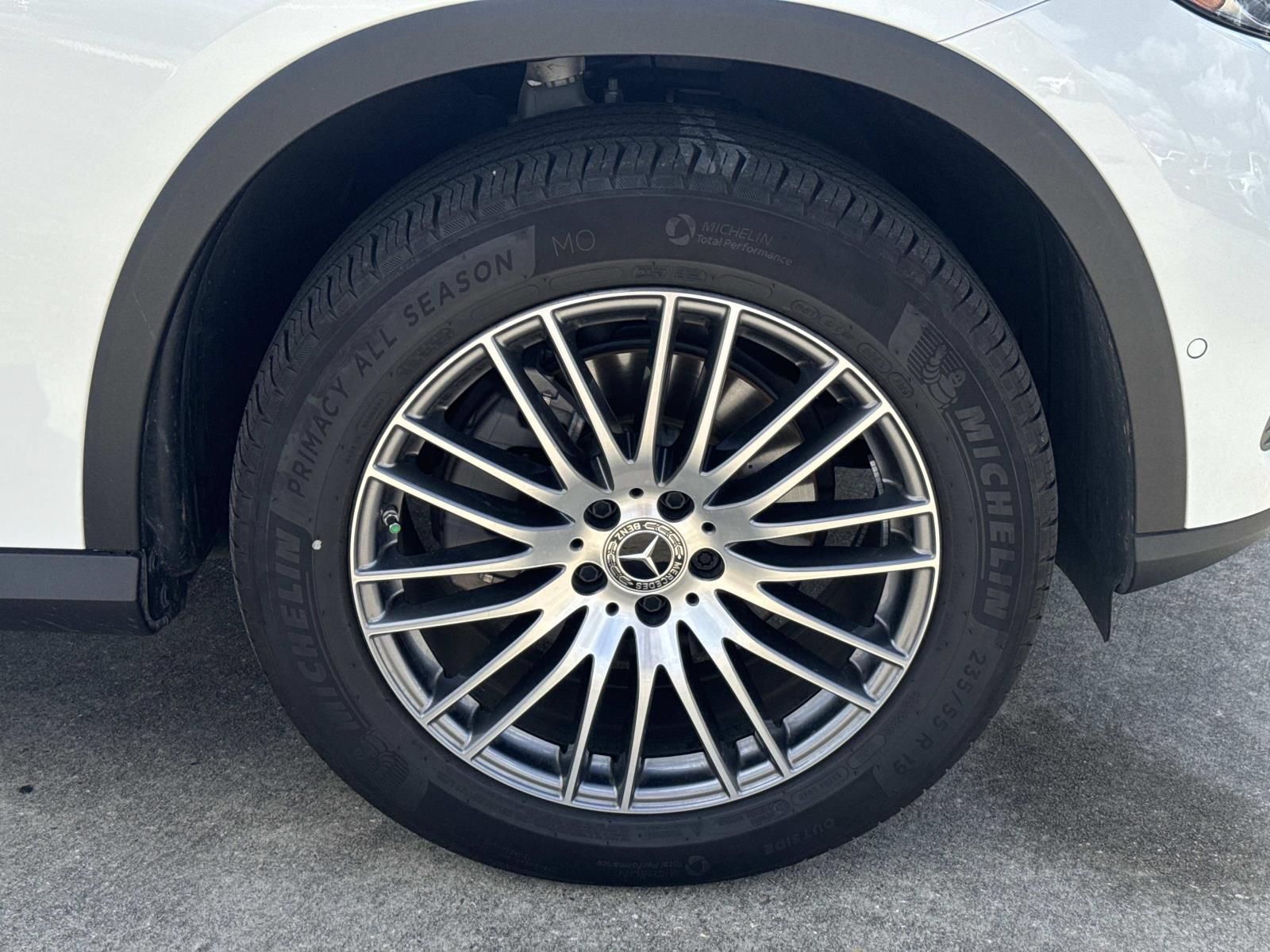 Used 2026 Mercedes-Benz GLC 300 image 4