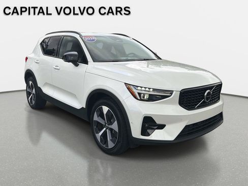 Used 2026 Volvo XC40 B5 Plus AWD/4WD image 3