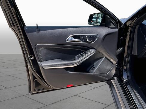 Used 2018 Mercedes-Benz GLA 250 w/ Premium Package image 21