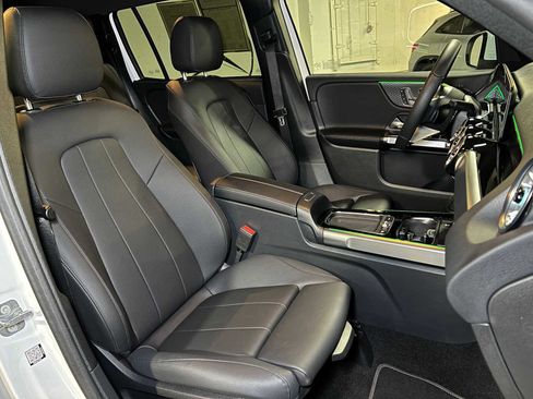 Used 2025 Mercedes-Benz GLB 250 4MATIC image 12