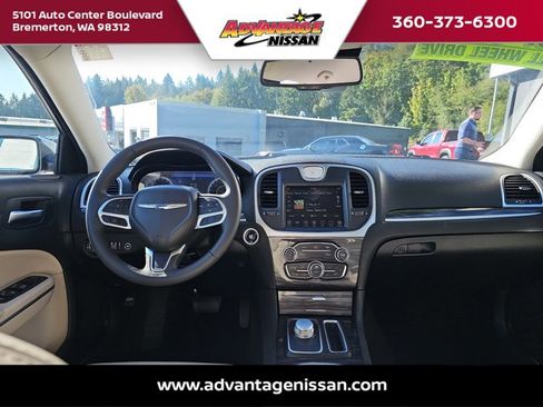 Used 2022 Chrysler 300 Touring L image 22