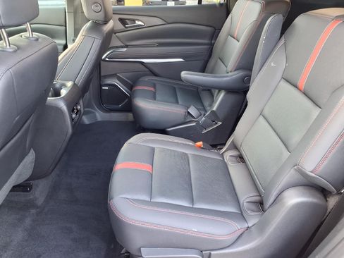 Used 2025 Chevrolet Traverse RS w/ LPO, Floor Liner Package FWD image 13