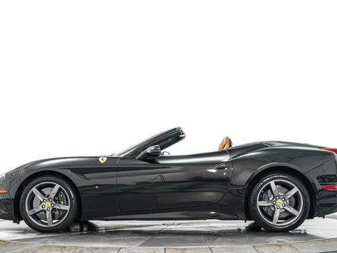 Used 2015 Ferrari California T RWD image 6