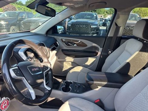 Used 2019 GMC Terrain SLE w/ Driver Convenience Package FWD image 10