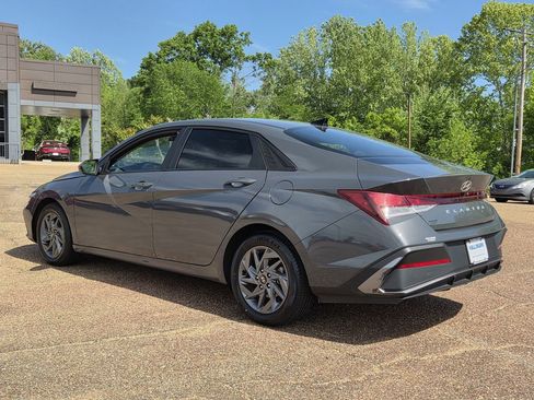 Used 2024 Hyundai Elantra SEL FWD image 6