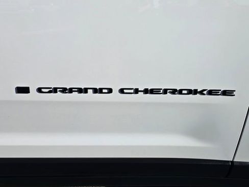 Certified 2024 Jeep Grand Cherokee L Altitude image 30