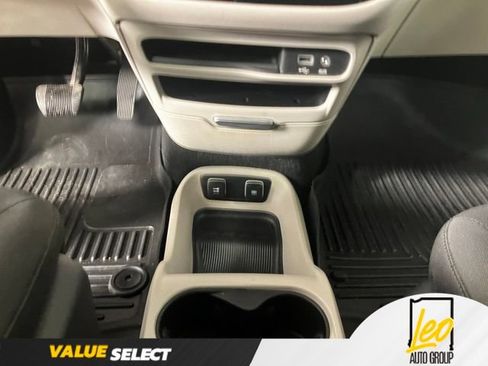 Used 2017 Chrysler Pacifica Touring FWD image 14