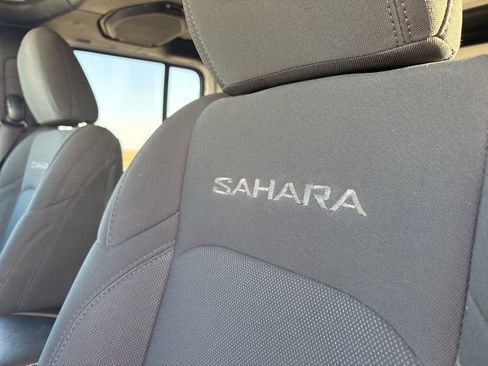 Used 2023 Jeep Wrangler Sahara image 31