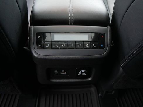 Used 2024 Nissan Pathfinder Platinum image 22