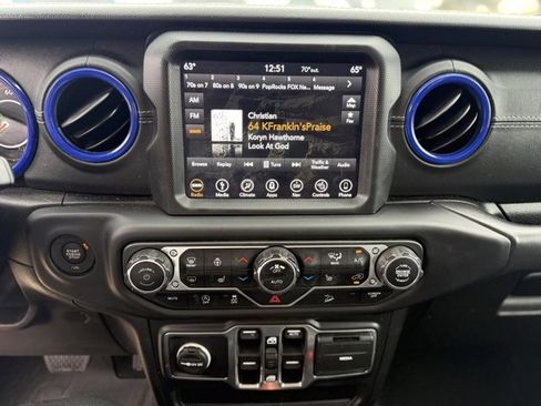 Used 2018 Jeep Wrangler Unlimited Sahara image 11