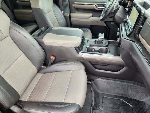 Used 2023 Chevrolet Silverado 1500 ZR2 w/ Technology Package image 14