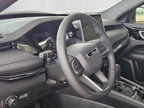 New 2026 Jeep Compass Latitude image 3