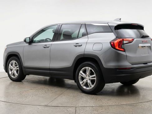 Used 2024 GMC Terrain SLE image 6