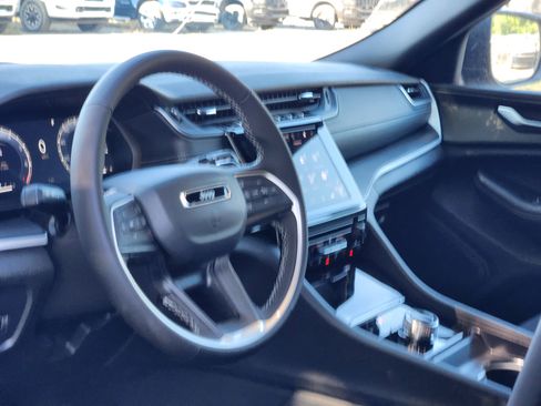 New 2025 Jeep Grand Cherokee Laredo AWD/4WD image 23