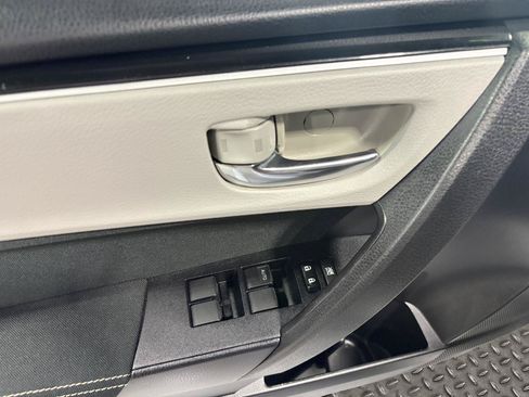 Used 2017 Toyota Corolla LE w/ Carpet Mat Package (TMS) FWD image 11