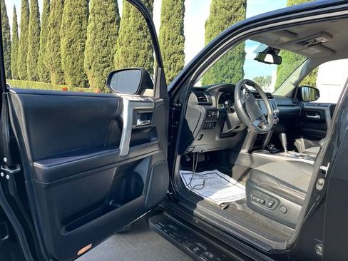 Used 2022 Toyota 4Runner SR5 Premium image 9