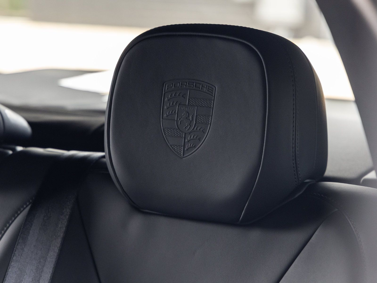 Certified 2025 Porsche Cayenne E-Hybrid Coupe AWD/4WD image 37