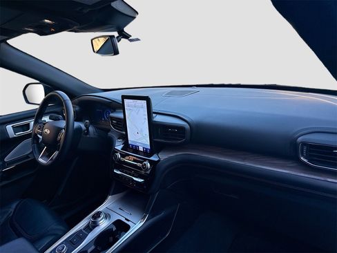 Used 2023 Ford Explorer Platinum w/ Technology Package image 30