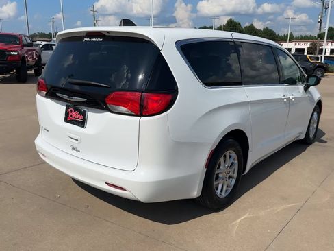 Used 2024 Chrysler Voyager LX FWD image 8