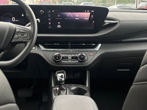 Used 2025 Buick Envista Preferred image 17