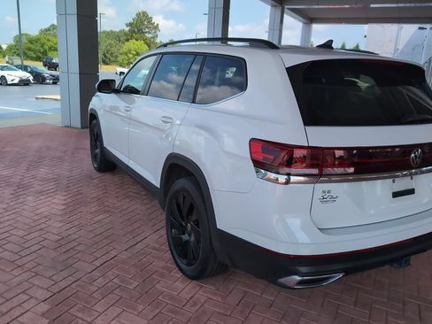 Used 2025 Volkswagen Atlas SE AWD/4WD image 3