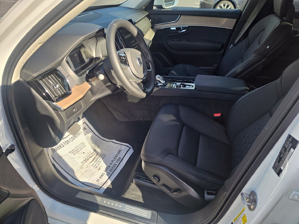 Certified 2025 Volvo XC90 B5 Plus AWD/4WD image 15