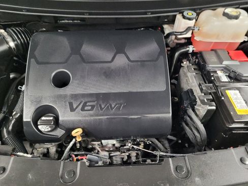 Used 2021 Chevrolet Traverse LT FWD image 30