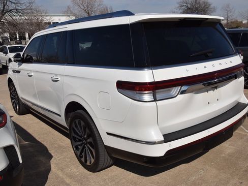 Used 2023 Lincoln Navigator L Reserve image 7