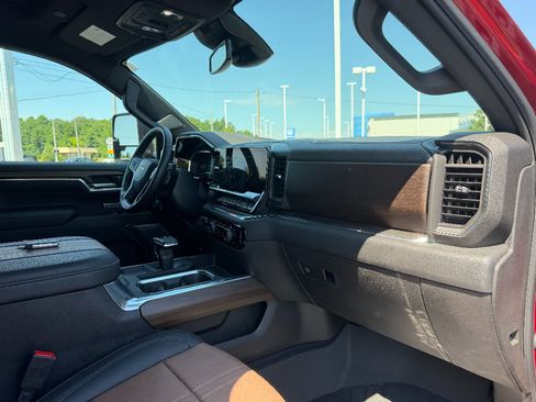 Used 2024 Chevrolet Silverado 1500 High Country AWD/4WD image 19