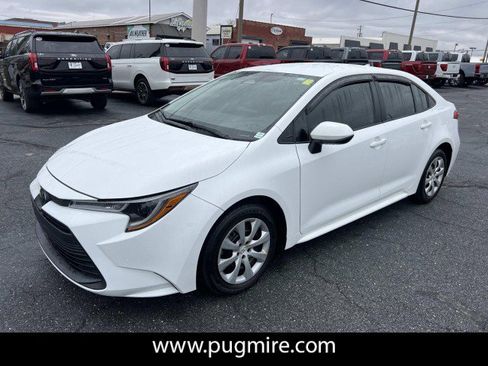 Used 2023 Toyota Corolla LE image 3